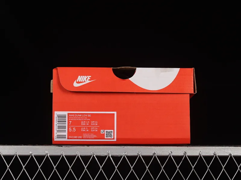 All Categories Nk SB Dunk Series Nk SB Dunk Low Low-top sneakers Cost-effective version Nk Dunk Low "Team Red" Metal buckle off-white SB low-top sports and leisure sneakers DV1160-100